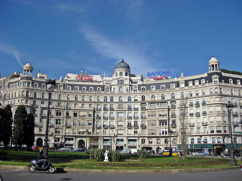 Pl. Francesc Macià, 3 - Façana (2).jpg